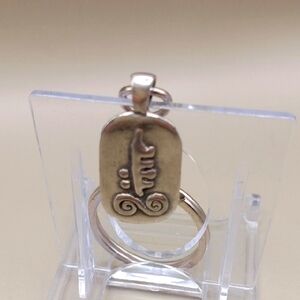 Silver Vintage-Inspired Necklace with Ornate Design
